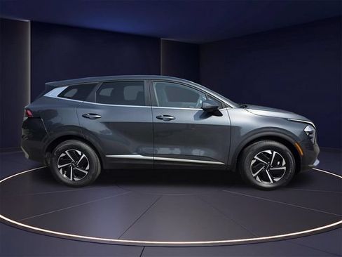 Used 2023 Kia Sportage LX AWD/4WD image 2