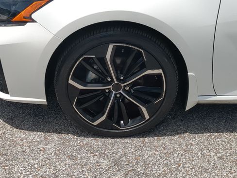 Used 2024 Nissan Altima 2.5 SR w/ SR Premium Package FWD image 11
