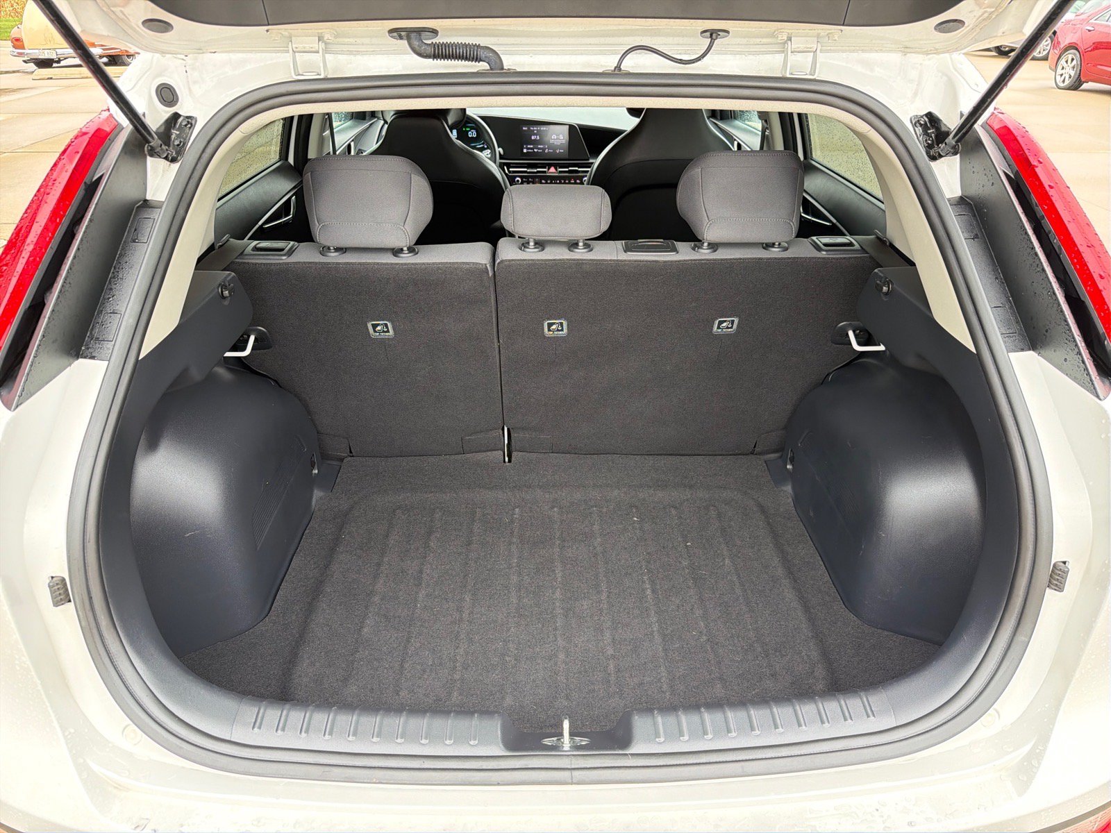 Used 2025 Kia Niro LX FWD image 9