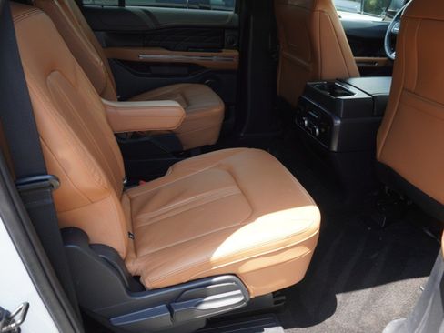 Used 2023 Ford Expedition Max Platinum RWD image 11