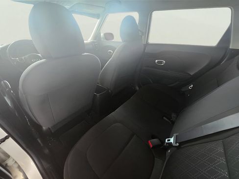 Used 2014 Kia Soul FWD image 39