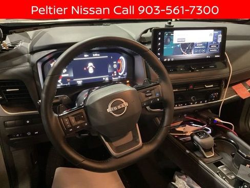 Certified 2025 Nissan Rogue Platinum FWD image 13