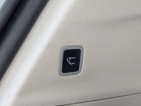 Used 2021 Chrysler Pacifica Touring-L FWD image 13