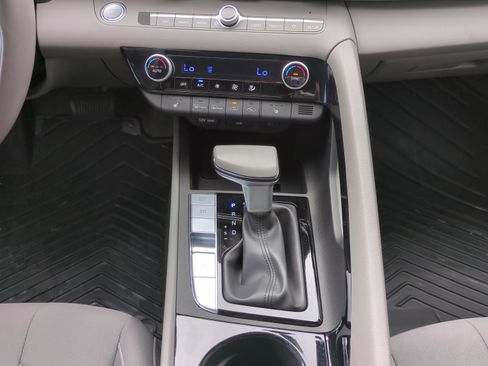 Certified 2025 Hyundai Elantra SEL FWD image 17