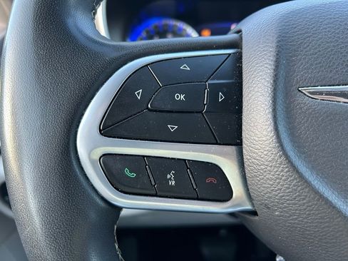 Used 2022 Chrysler Pacifica Touring-L image 22