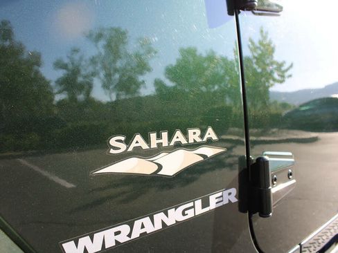 Used 2011 Jeep Wrangler Sahara w/ Connectivity Group AWD/4WD image 13