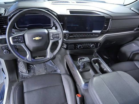 Used 2024 Chevrolet Silverado 1500 LTZ AWD/4WD image 3