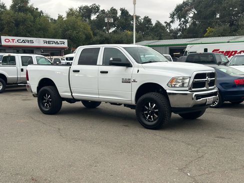 Used 2015 RAM 2500 Tradesman w/ Chrome Appearance Group AWD/4WD image 3