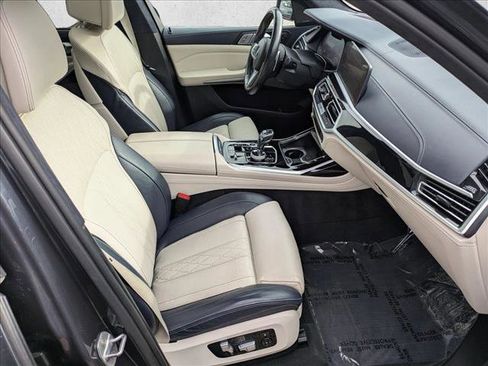 Used 2020 BMW X7 M50i w/ Dynamic Handling Package image 21