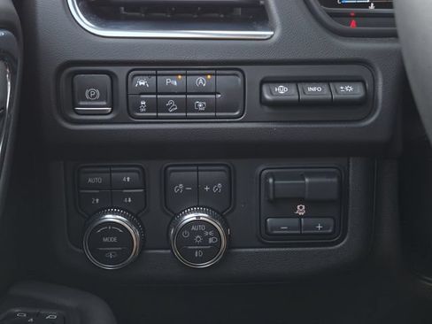 Used 2023 GMC Yukon AT4 w/ AT4 Premium Plus Package AWD/4WD image 29
