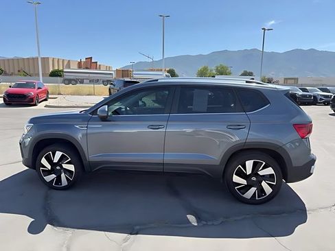 Used 2024 Volkswagen Taos SEL AWD/4WD image 6