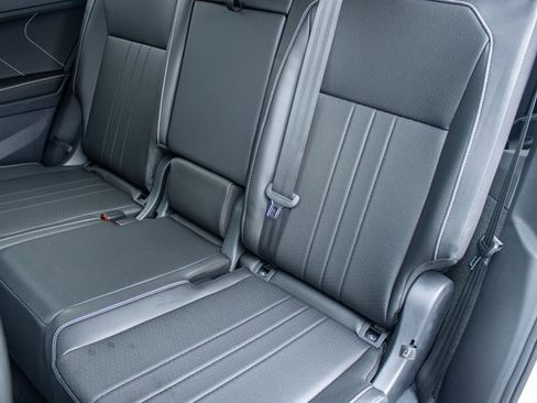 Used 2023 Volkswagen Tiguan SE image 14