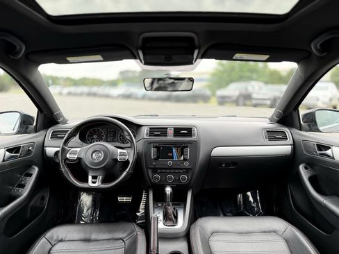 Used 2013 Volkswagen Jetta GLI Autobahn FWD image 2