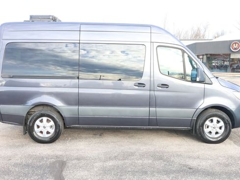 Used 2021 Mercedes-Benz Sprinter 2500 image 2