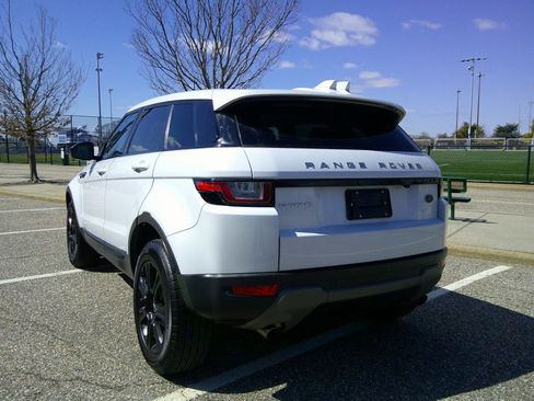 Used 2018 Land Rover Range Rover Evoque SE Premium image 18