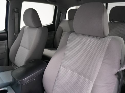 Used 2014 Toyota Tacoma PreRunner w/ SR5 Package RWD image 9