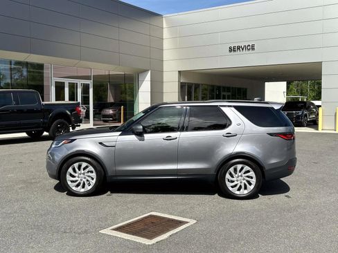 Used 2023 Land Rover Discovery S image 8