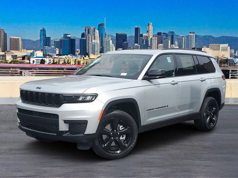 New 2025 Jeep Grand Cherokee L Altitude image 2