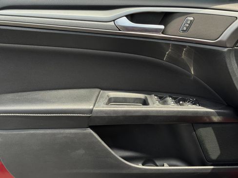 Used 2018 Ford Fusion SE w/ Fusion SE Technology Package FWD image 14