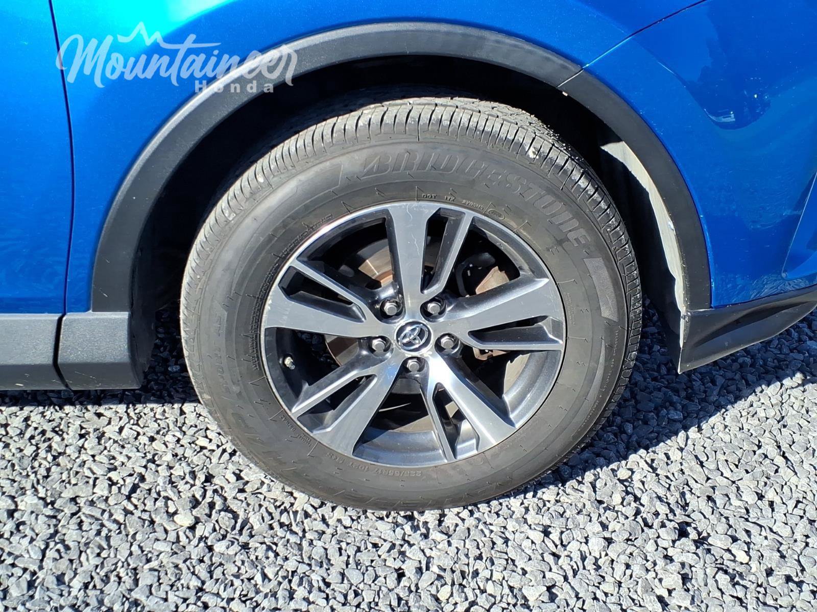 Used 2017 Toyota RAV4 XLE AWD/4WD image 12