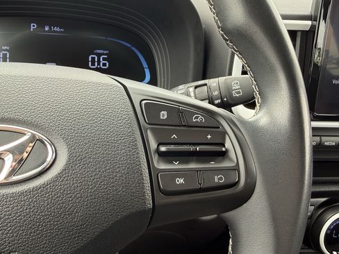 Used 2024 Hyundai Venue Limited FWD image 18