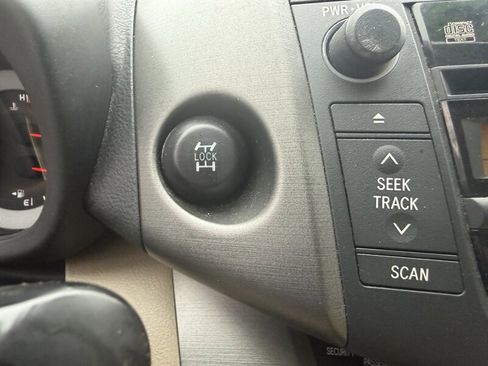 Used 2011 Toyota RAV4 4WD w/ Base L4 Extra Value Pkg image 51