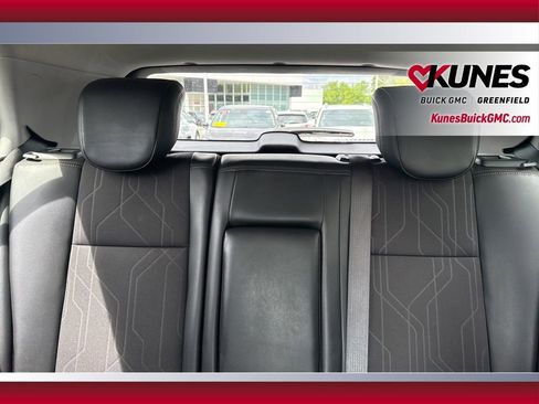 Used 2020 Chevrolet Trax LT w/ LT Convenience Package FWD image 30
