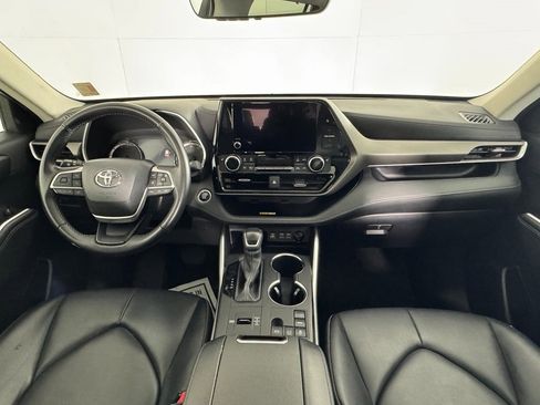 Used 2024 Toyota Highlander LE image 22