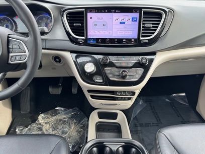 Used 2022 Chrysler Pacifica Touring-L