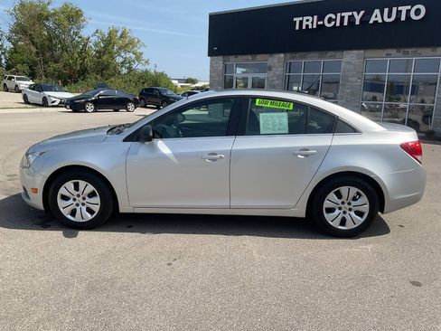 Used 2012 Chevrolet Cruze LS FWD image 3