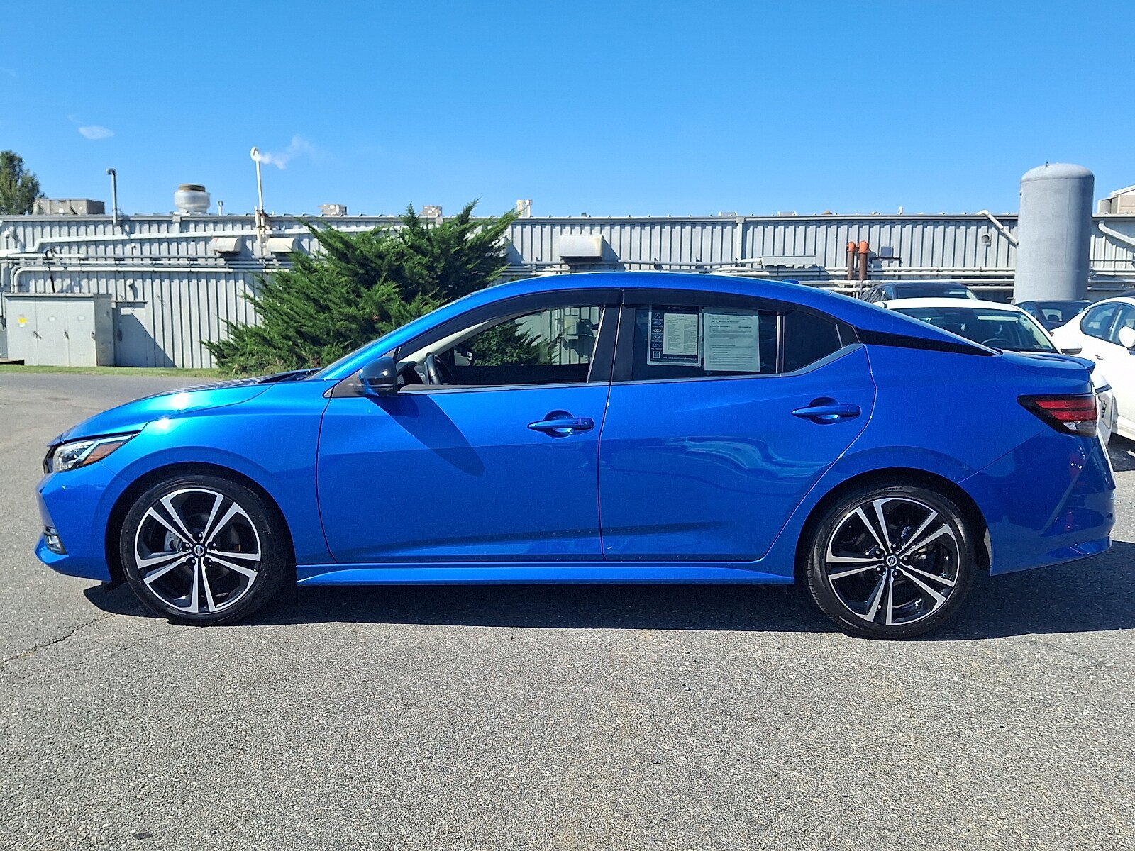 Used 2022 Nissan Sentra SR w/ SR Premium Package FWD image 7