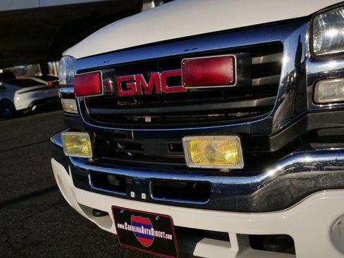 Used 2006 GMC Sierra 3500 SLE w/ Heavy-Duty Power Package image 70