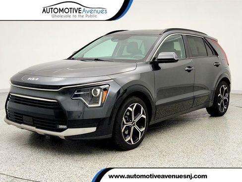 Used 2023 Kia Niro EX Touring image 1