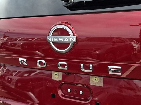 Used 2023 Nissan Rogue SV AWD/4WD image 29