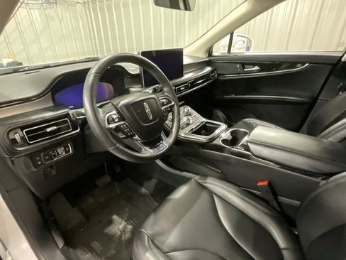 Used 2022 Lincoln Nautilus FWD image 9