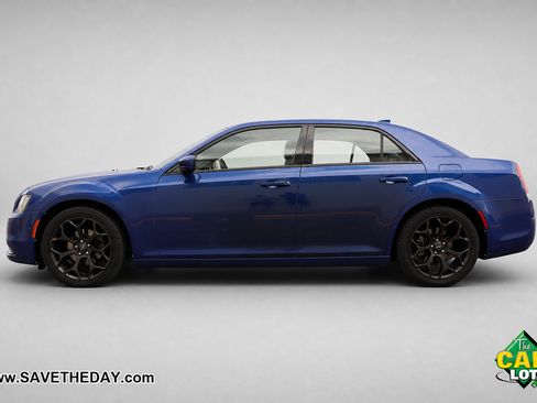 Used 2019 Chrysler 300 S RWD image 5