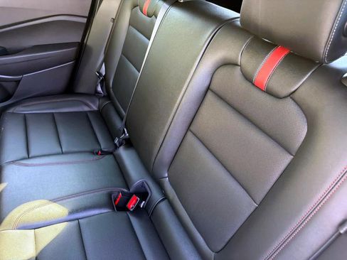 Used 2025 Chevrolet Trax RS FWD image 10