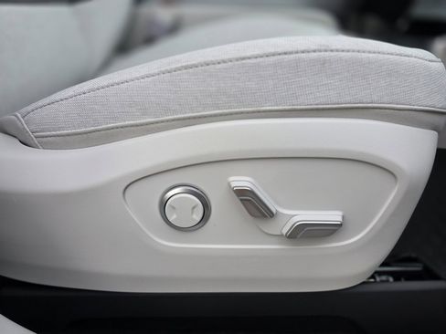 New 2026 Hyundai Ioniq 9 SE image 12