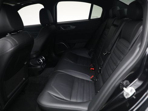 Used 2022 Alfa Romeo Giulia Veloce AWD/4WD image 18