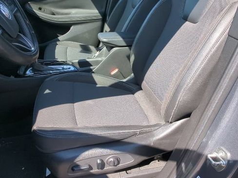 Used 2022 Buick Encore GX Select w/ Sport Touring Package FWD image 9
