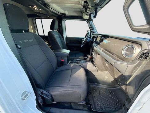 Used 2023 Jeep Gladiator Overland image 15