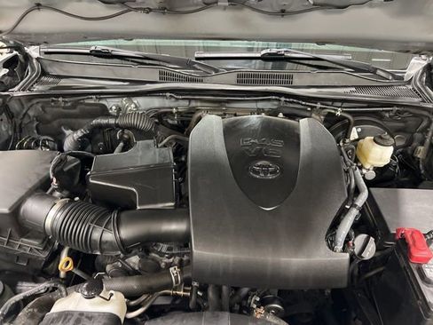Used 2020 Toyota Tacoma SR5 w/ Technology Package image 16
