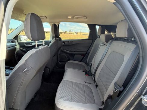 Used 2022 Ford Escape SE w/ SE Sport Appearance Package image 9