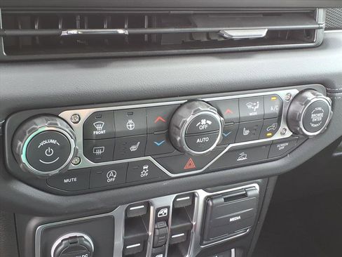 New 2026 Jeep Wrangler Unlimited Rubicon AWD/4WD image 30