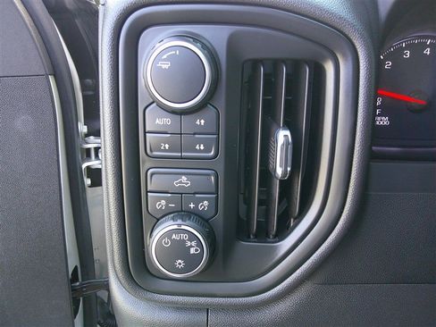 Used 2022 Chevrolet Silverado 1500 Custom Trail Boss w/ LPO, Dark Essentials Package AWD/4WD image 11