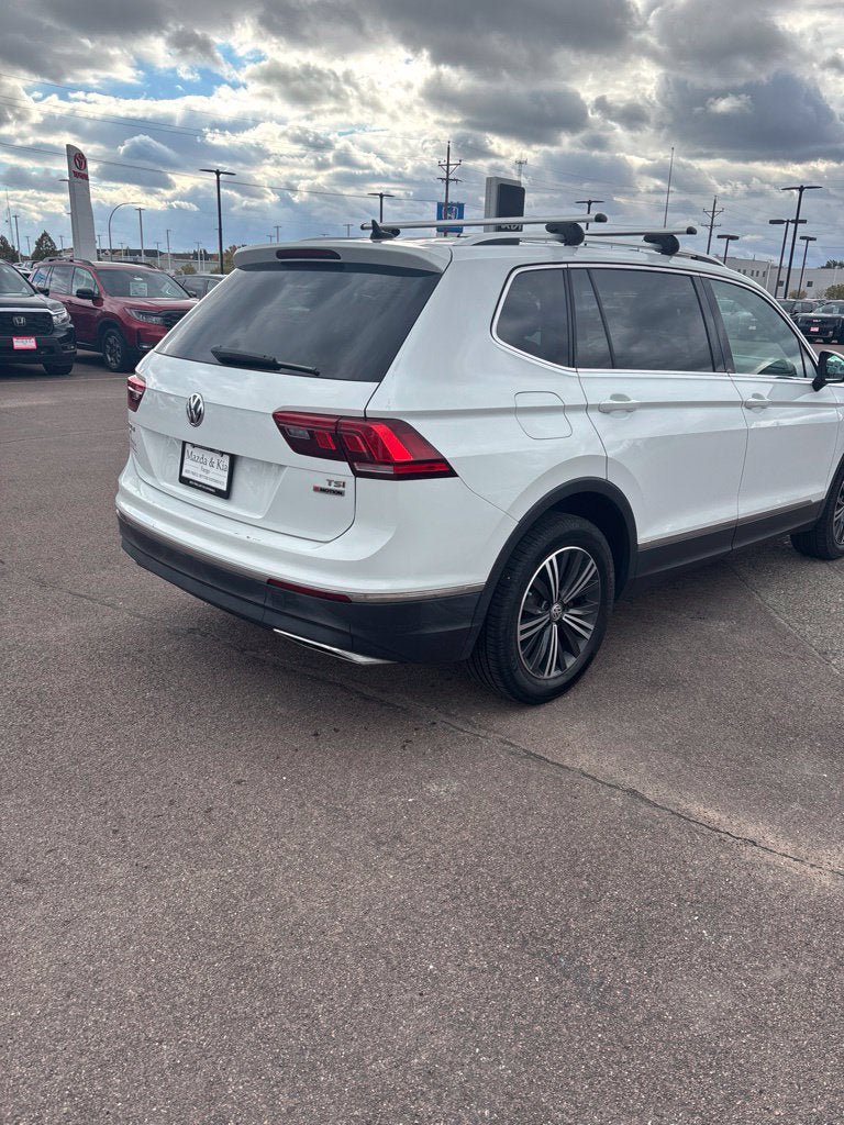 Used 2018 Volkswagen Tiguan SEL AWD/4WD image 4