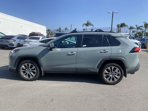 Used 2021 Toyota RAV4 XLE Premium w/ Carpet Mat Package (TMS) AWD/4WD image 2