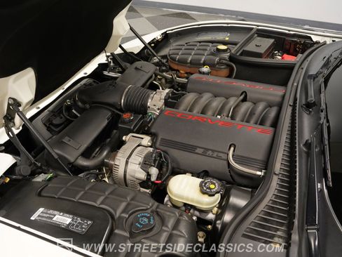 Used 2001 Chevrolet Corvette Coupe w/ Preferred Equipment Group2 RWD image 33