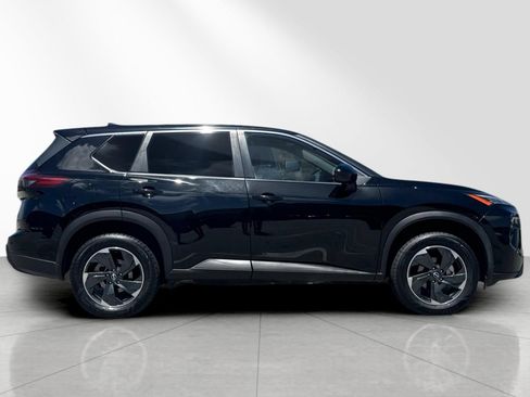 Used 2024 Nissan Rogue SV AWD/4WD image 3