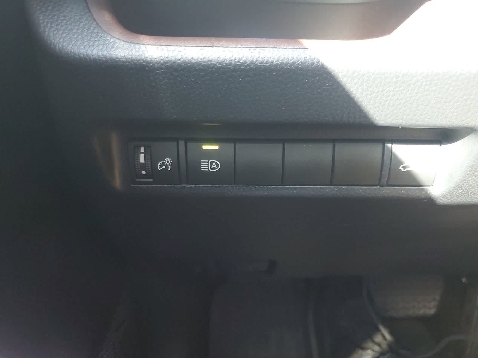 Used 2022 Toyota RAV4 Limited FWD image 19